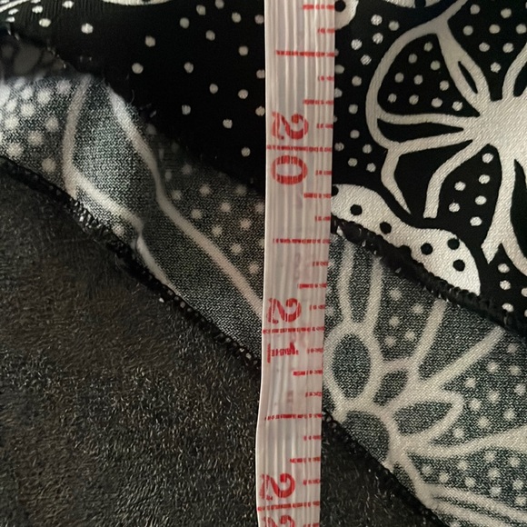 Y2K Speechless Black and White Flower Patterned Stretch Skirt - Picture 4 of 6